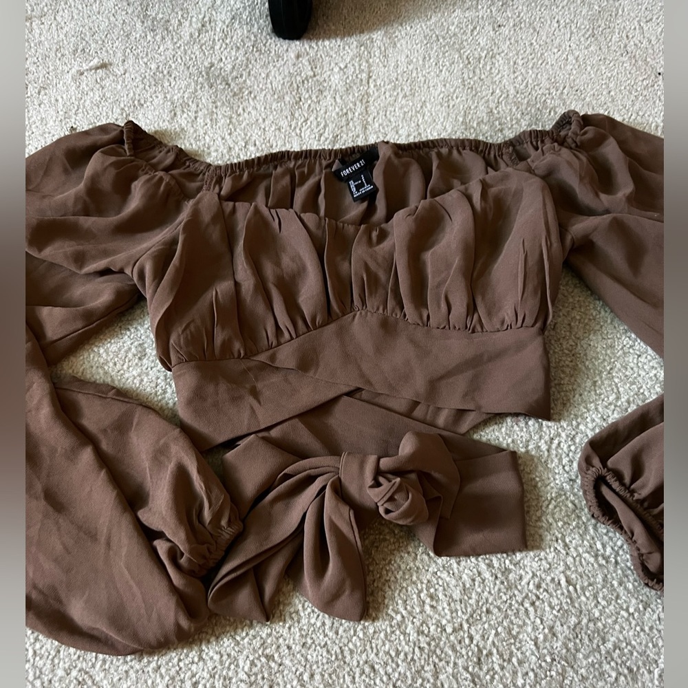 brown cropped long sleeve top